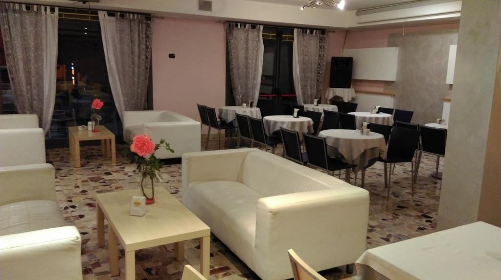 Hotel Flaminio Tavernelle Serrungarina Εξωτερικό φωτογραφία