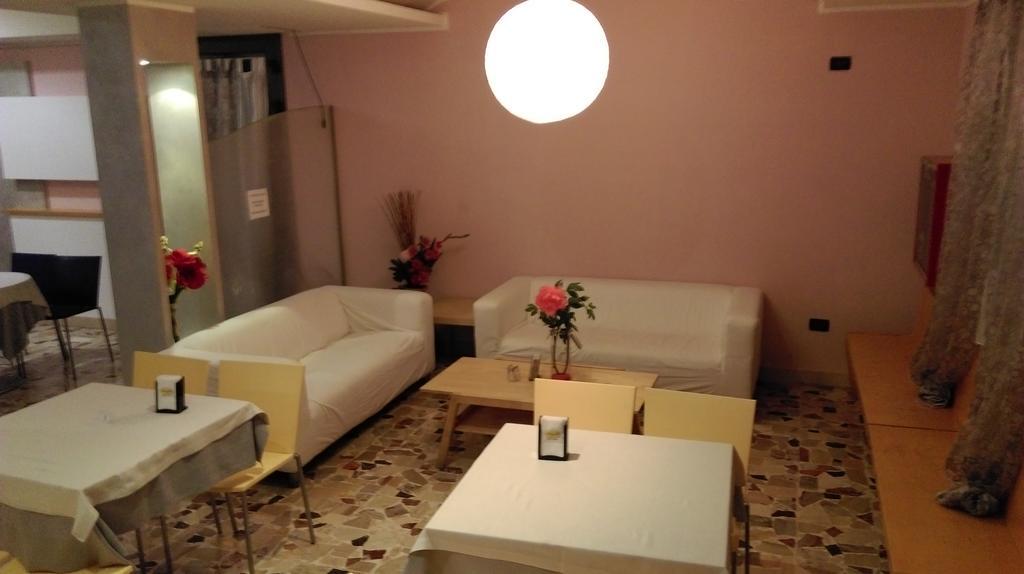 Hotel Flaminio Tavernelle Serrungarina Εξωτερικό φωτογραφία