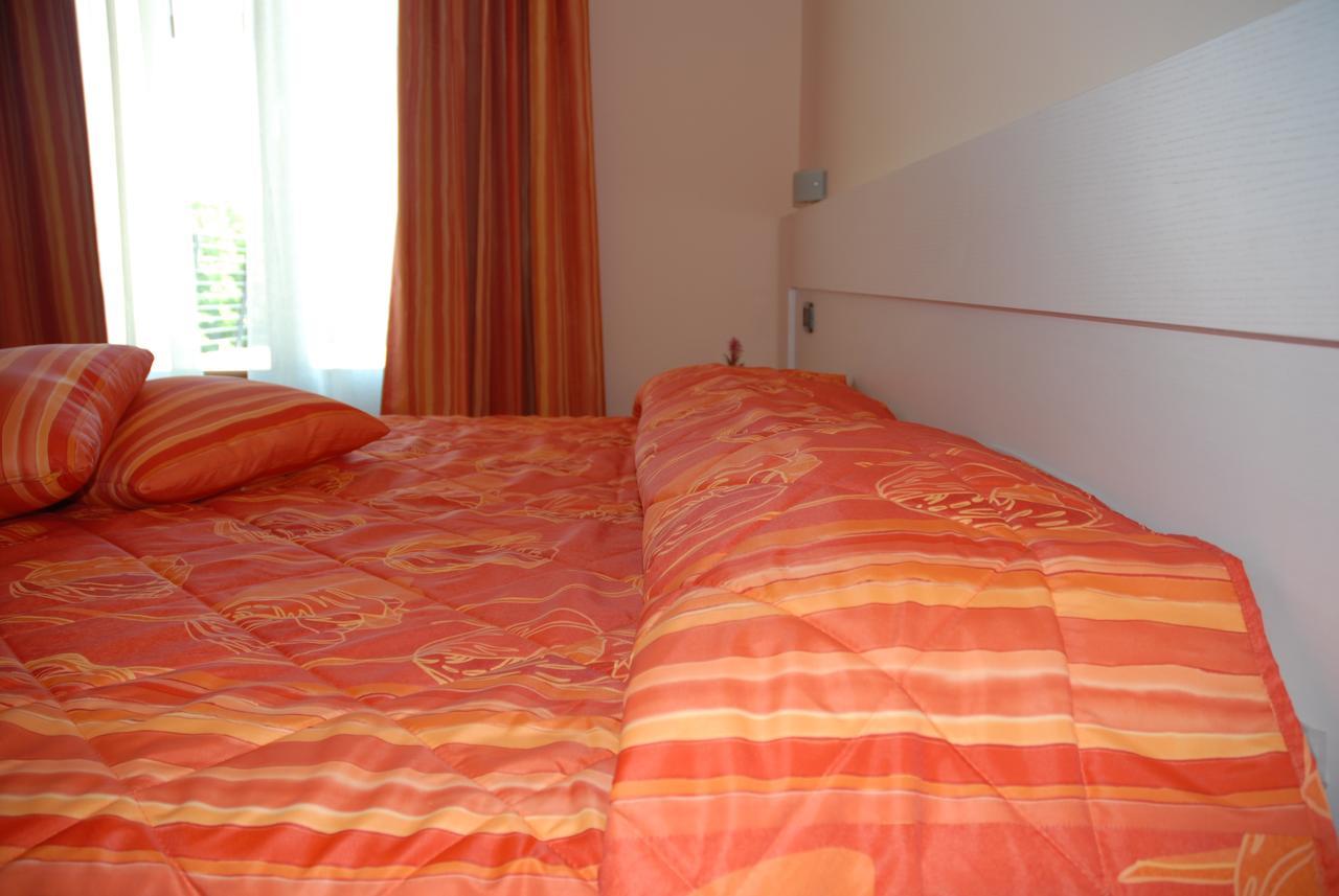 Hotel Flaminio Tavernelle Serrungarina Δωμάτιο φωτογραφία